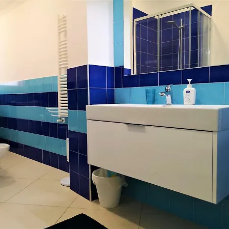 מלון Caponapoli 8 *